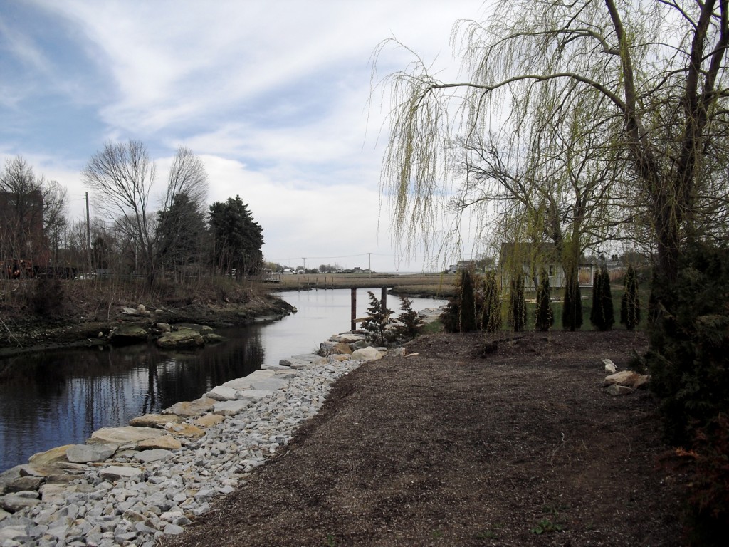 Willow shaded river leads from downtown Clinton, CT to Long Island Sound. Clinton, CT #CTVisit @GetawayMavens