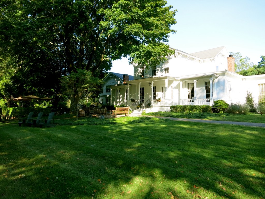 Old Lyme Inn CT With Jazz Club Side Door