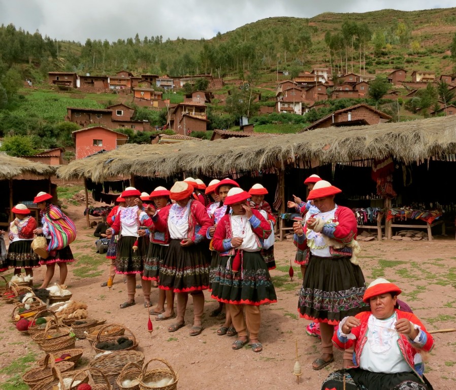 Planterra-Womens-Weaving-2-Sacred-Valley-Peru