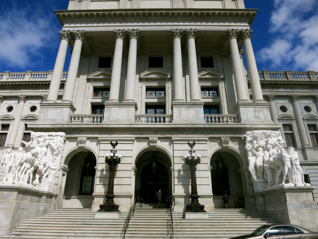 Front of Pennsylvania Capital Building in Harrisburg PA