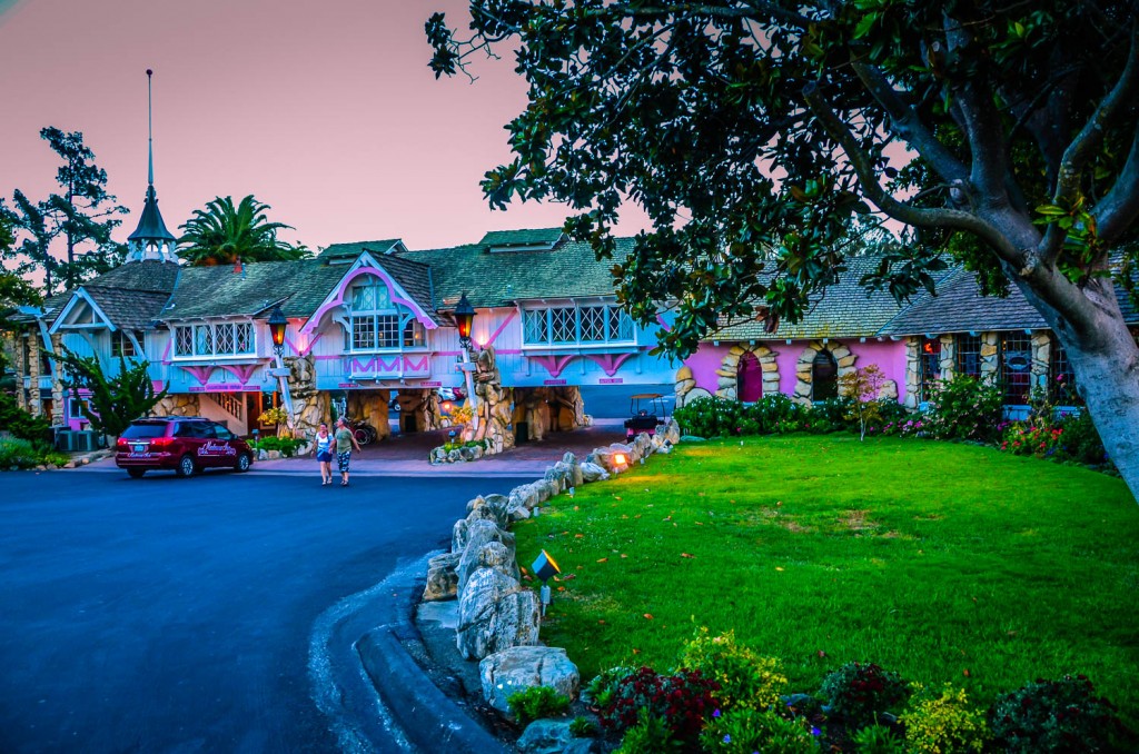 Couple checking in at the Madonna Inn, San Luis Obispo, CA.