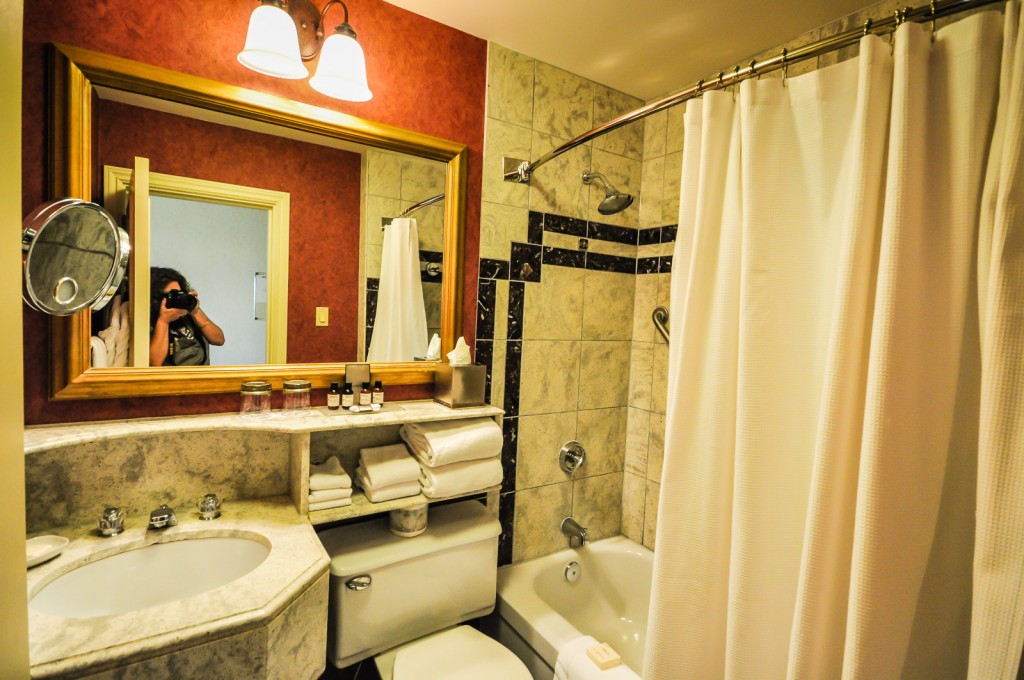 Château Frontenac guest room bathroom