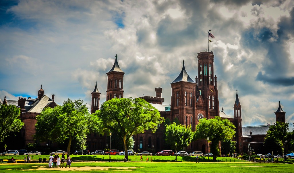 Voyez le Smithsonian Castle lors d'une visite de Washington DC en une journée.