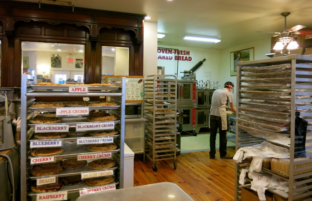 Mom's Apple Pie Shop, Occoquan VA