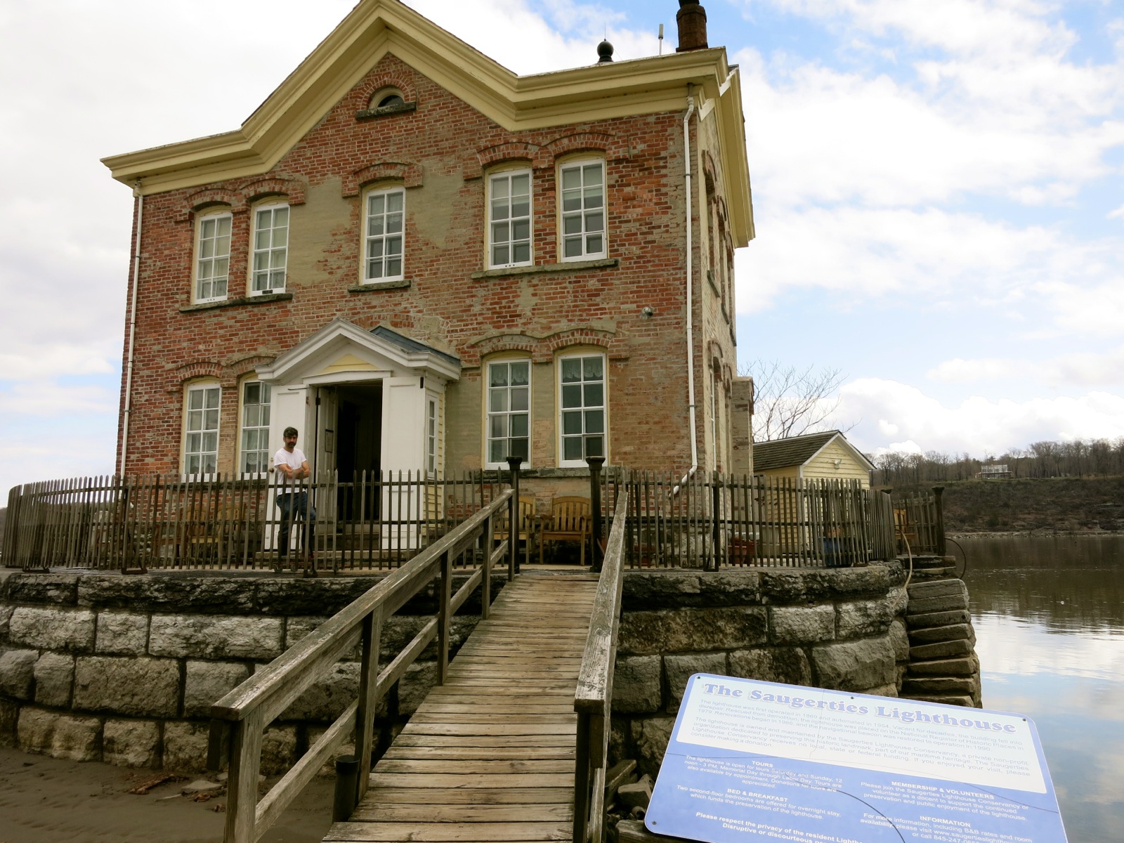 Saugerties NY Upcycled For your Visiting Pleasure Weekend Getaway