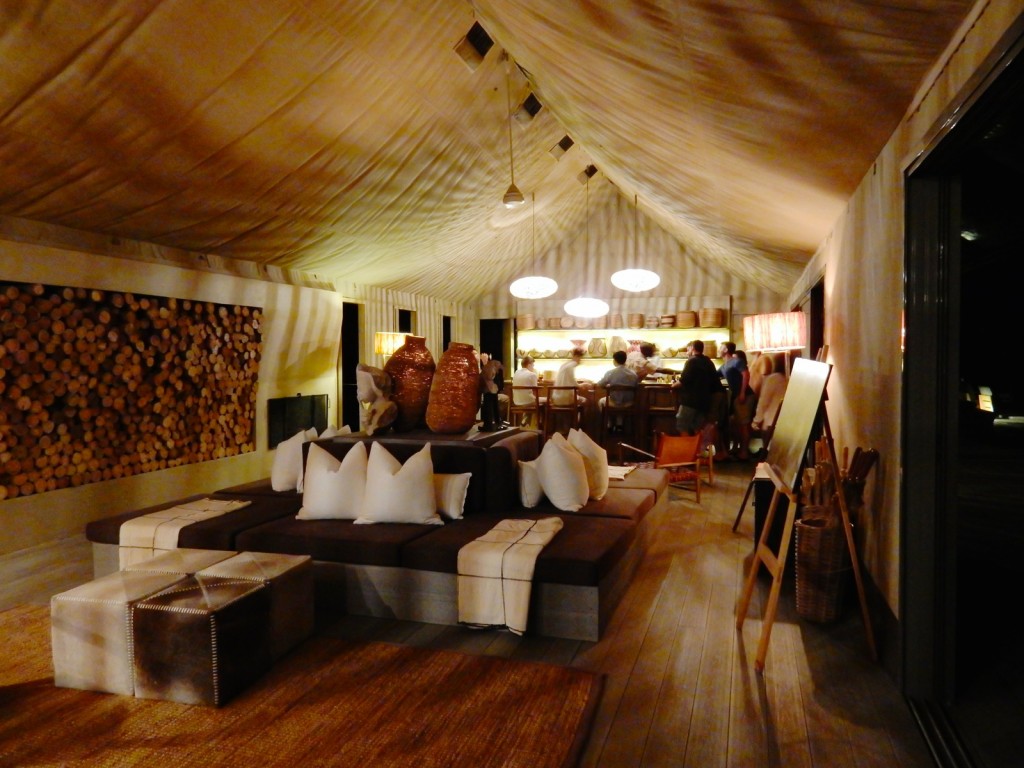 Main tent, bar, Linkwasha Camp