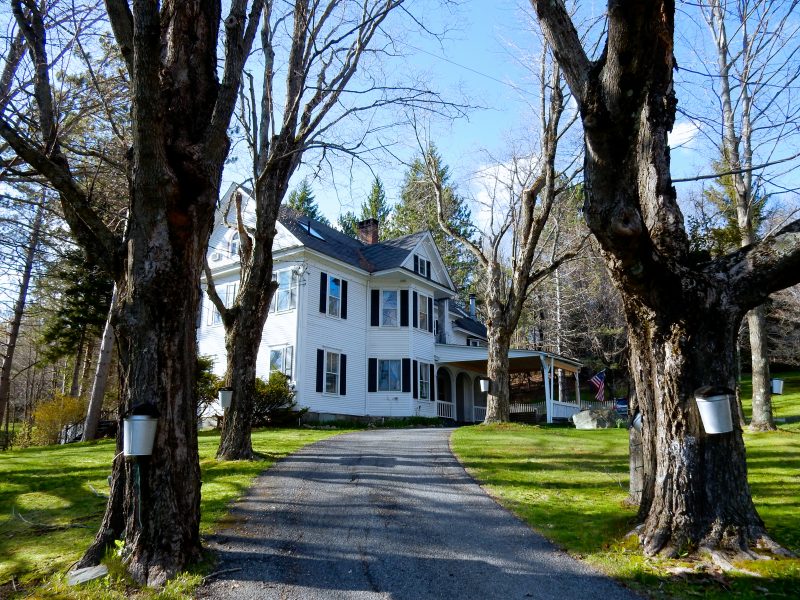 Approach to Wilmington Inn and Tavern, Wilmington VT