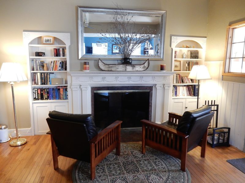 Front Parlor, Wilmington Inn and Tavern, Wilmington VT