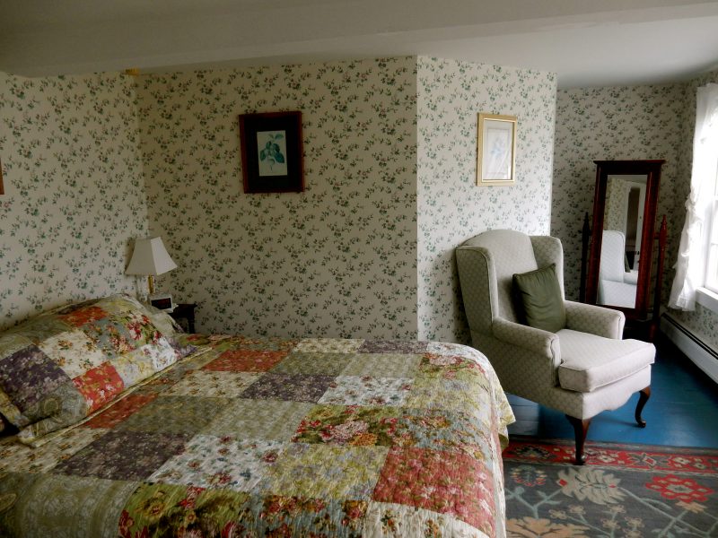 Quaint guestroom, Arcadia's Oceanside Meadows Inn