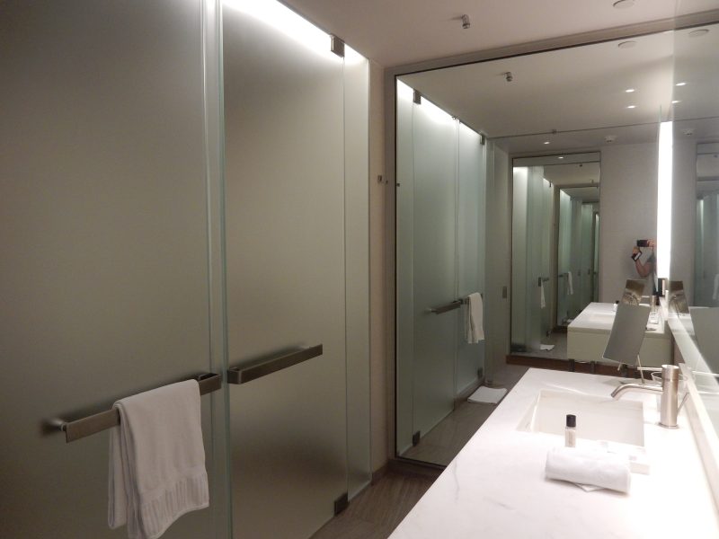 bathroom-knickerbocker-hotel-nyc