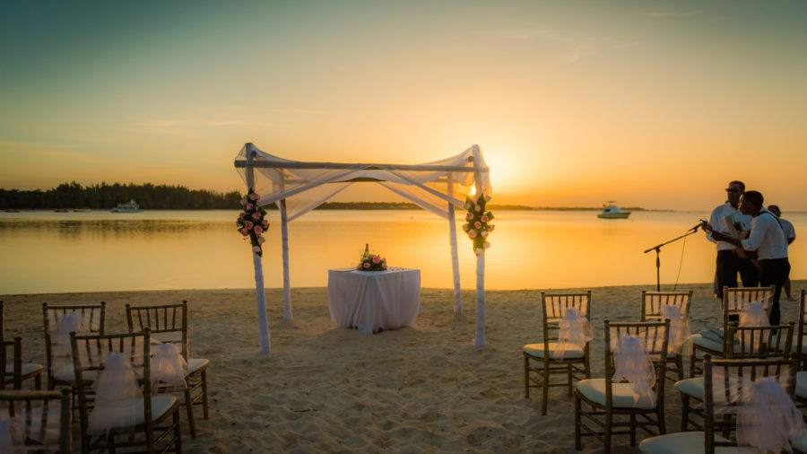 5 Resorts For A Dominican Republic Destination Wedding Sunset Beach Wedding Punta Cana Dominican Republic