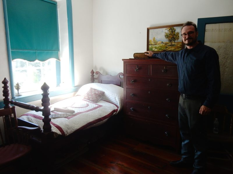 bible-in-farmhouse-bedroom-pa-german-cultural-center-kutztown-pa
