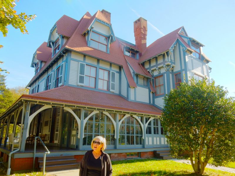 tourguide-denise-at-emlen-physick-estate-cape-may-nj