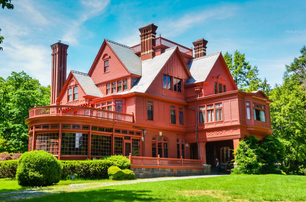 Exterior view of Glenmont Mansion