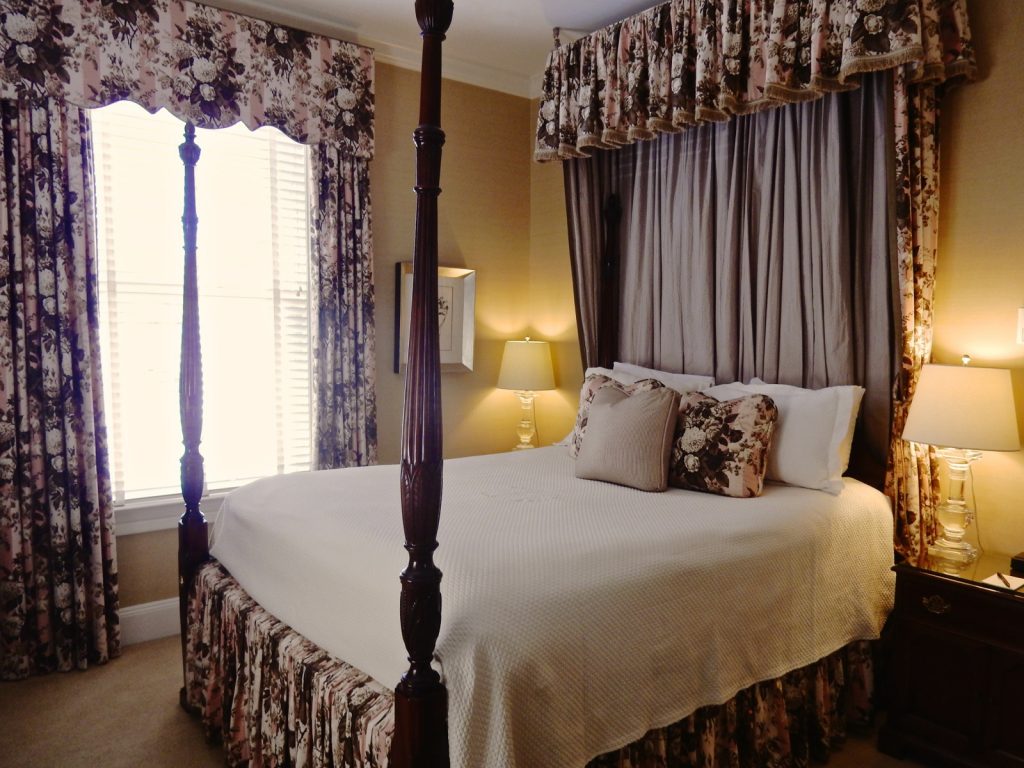 Four poster bed in guest room at Bernards Inn