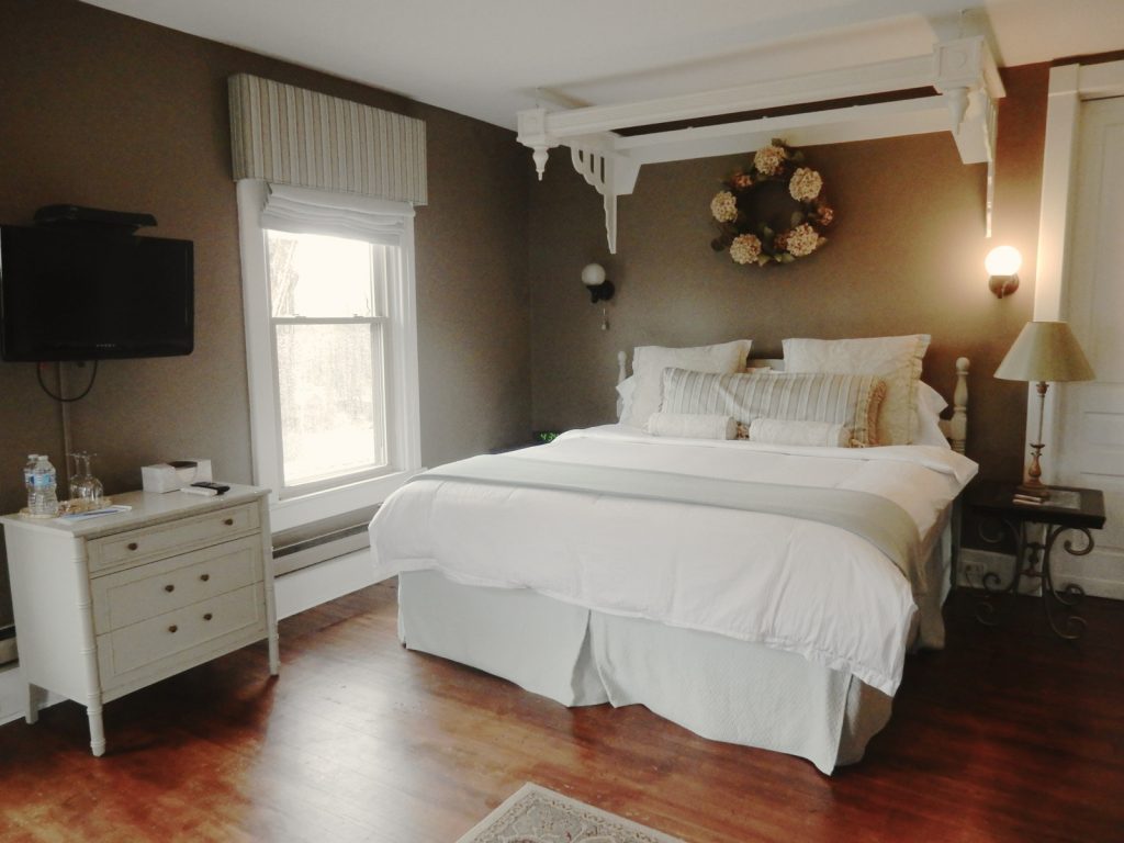 Guestroom, Inn at Ragged Edge, Chambersburg PA