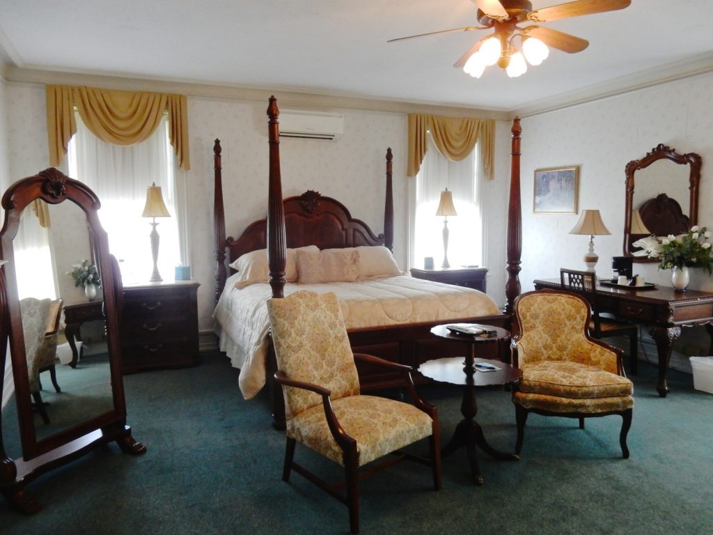 Mrs. Bowen's Room, Mansion at Bald Hill, Woodstock CT