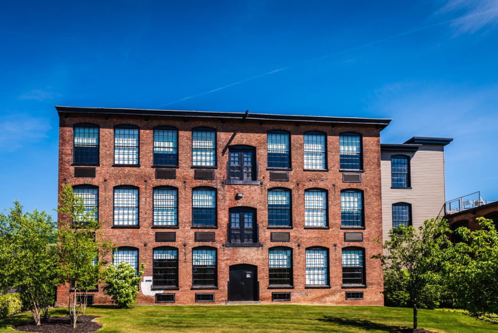 Exterior Roundhouse at Beacon Falls Hotel