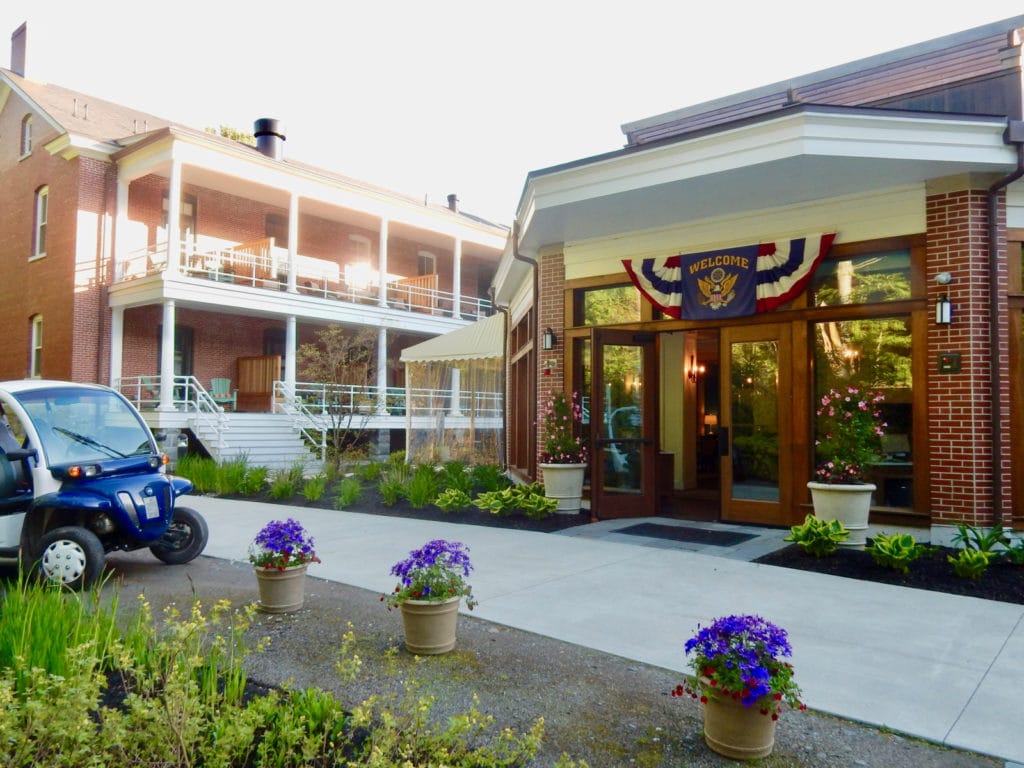 Entrance Inn at Diamond Cove ME