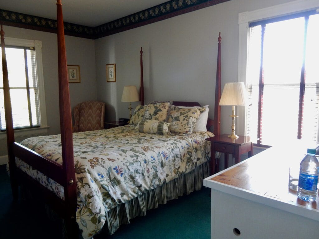 Inn Guest room with floral design 