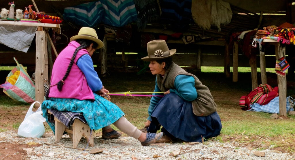 Peruvian Women weaving