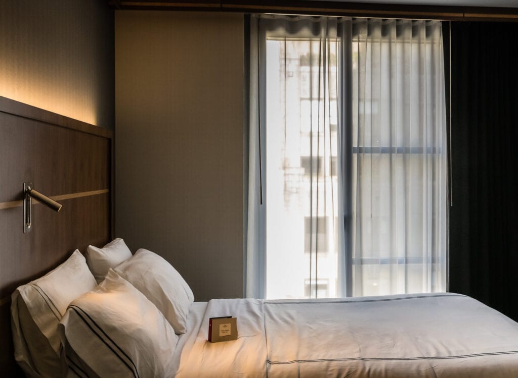 Crowne Plaza HY36 guest room