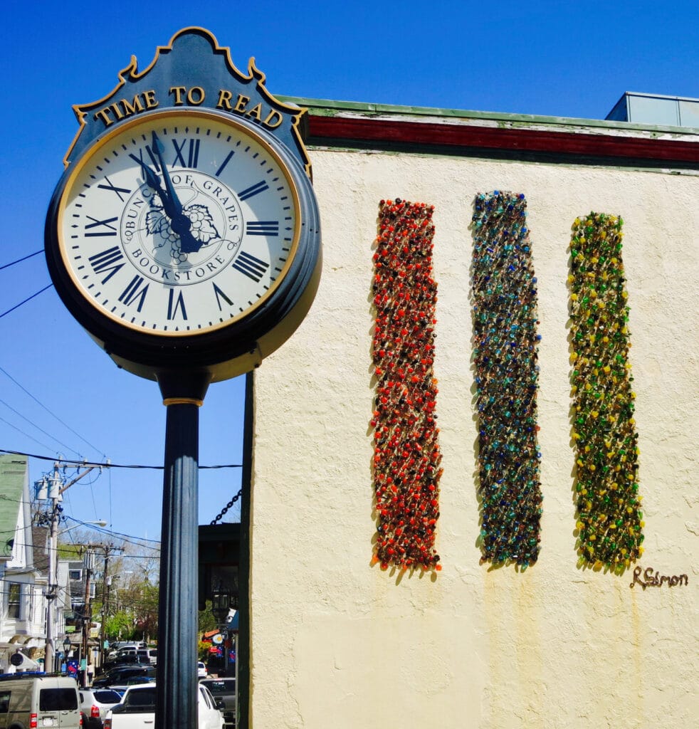 Time to Read clock Bunch of Grapes Bookstore Martha's Vineyard MA