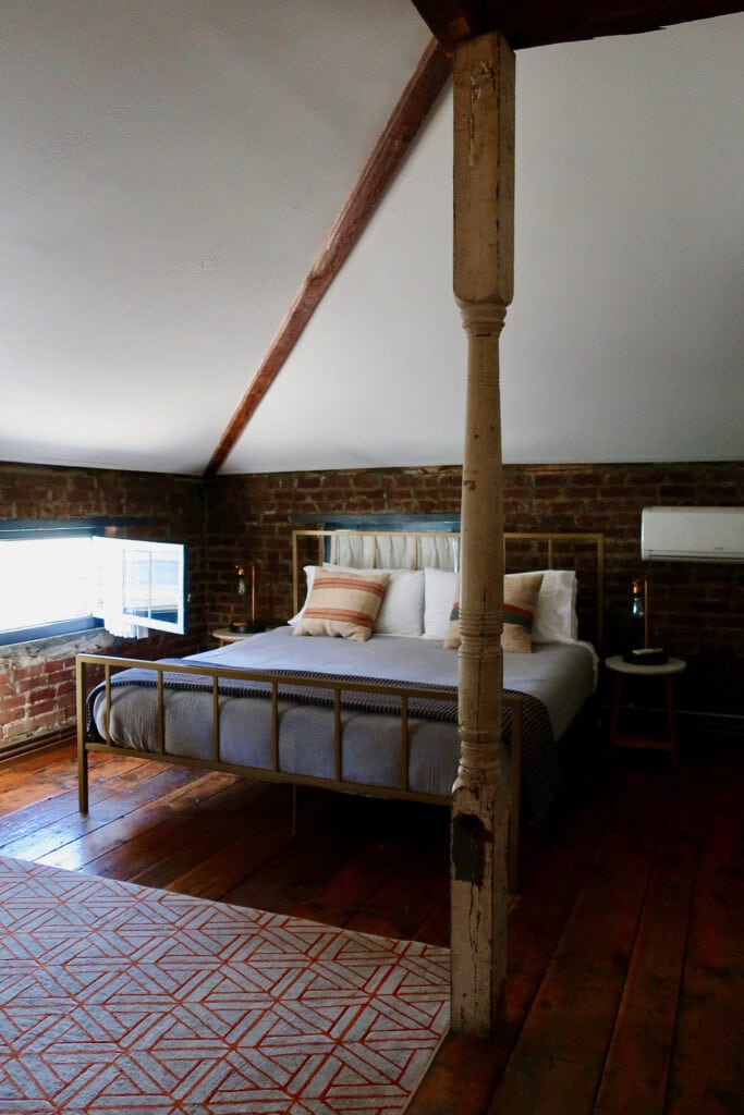 Erden-Room-Forsyth-BB