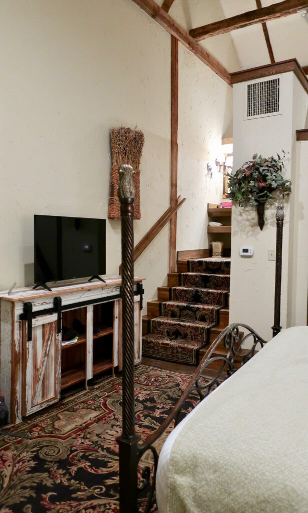 Loft-Bathroom-Inn-At-Leola-Village-PA
