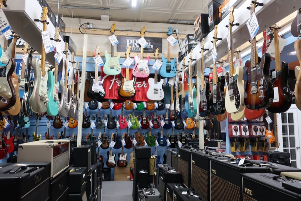 Room of guitars Island Music La Plata MD