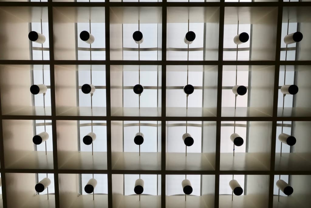 Electric and natural sky light in Philip Johnson designed Munson Williams Proctor Museum 