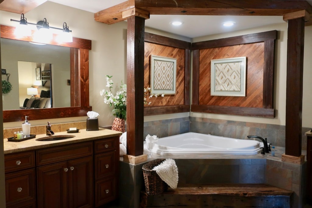 Jacuzzi tub in large Diamond Suite Bathroom Rusty Rail Brewing Suites PA