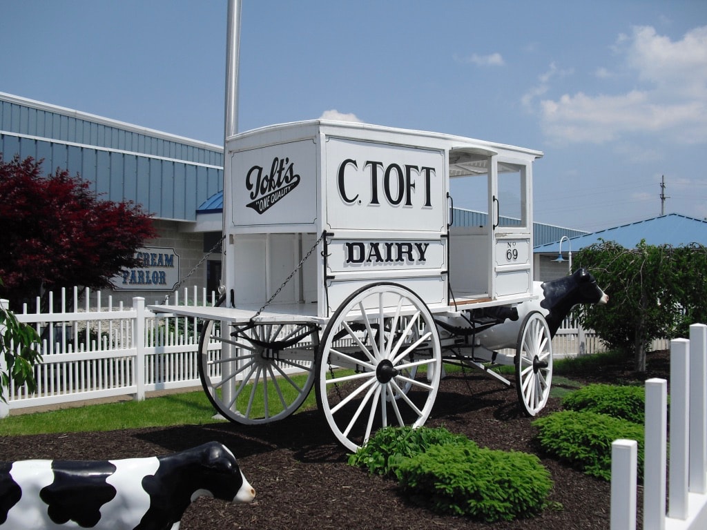 Exterior of Tofts Dairy on Route 6 Ohio