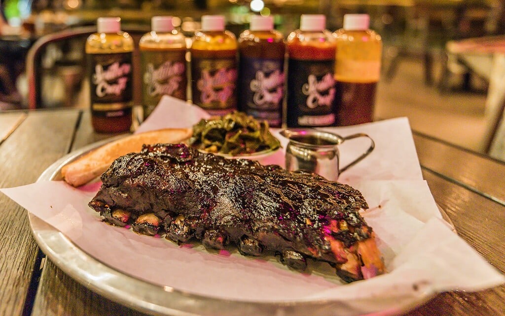 BBQ short ribs and sauces at Southern Craft BBQ