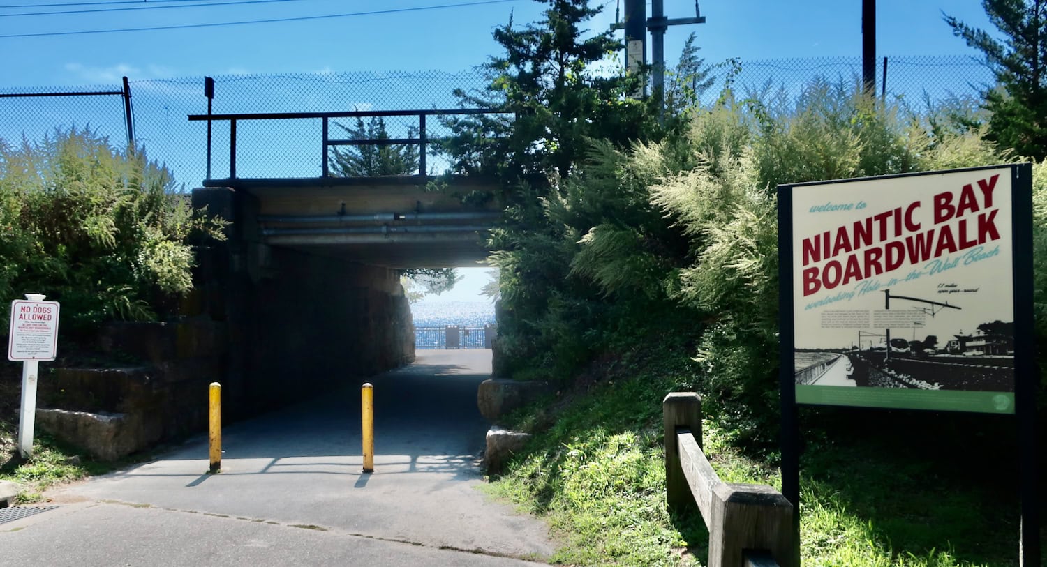 Niantic Bay Boardwalk entrance at Hole in the Wall Beach