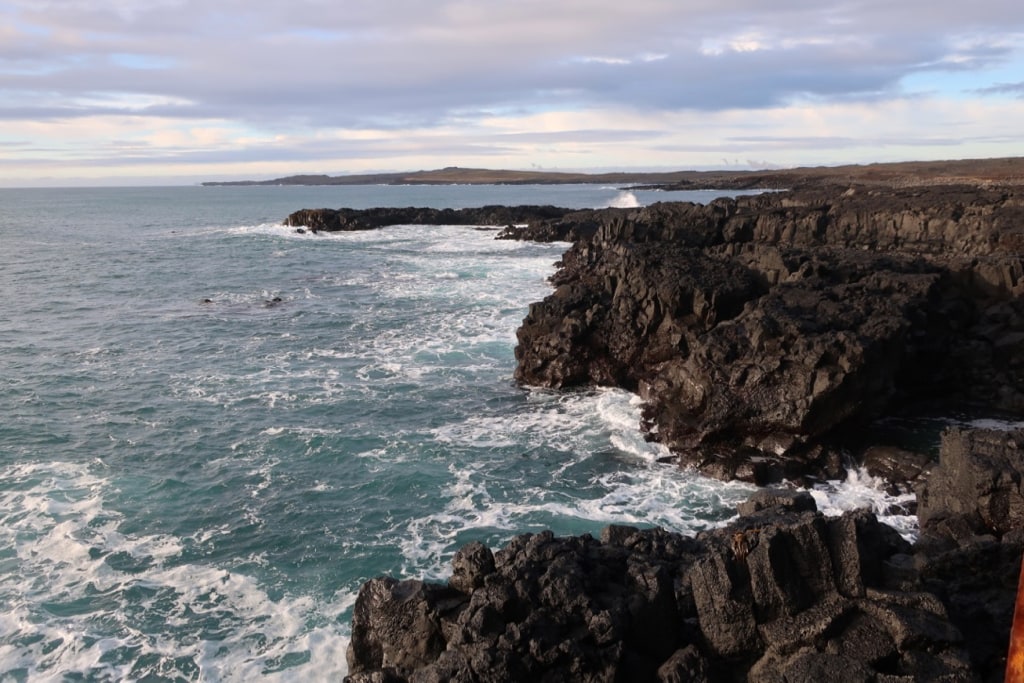 Brimketill-lava-rock-pool-Iceland