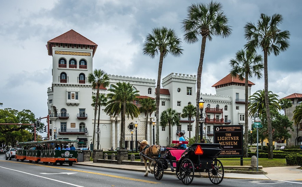 Horse and carriage in front of the Lightner Museum in St. Augustine FLL