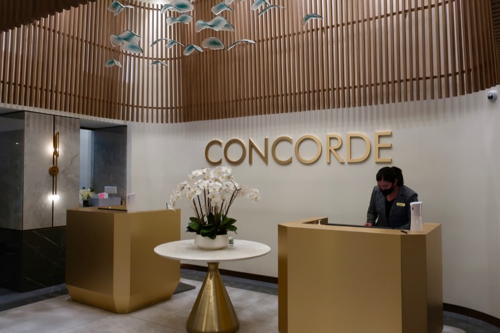 Concorde Hotel NY reception desk