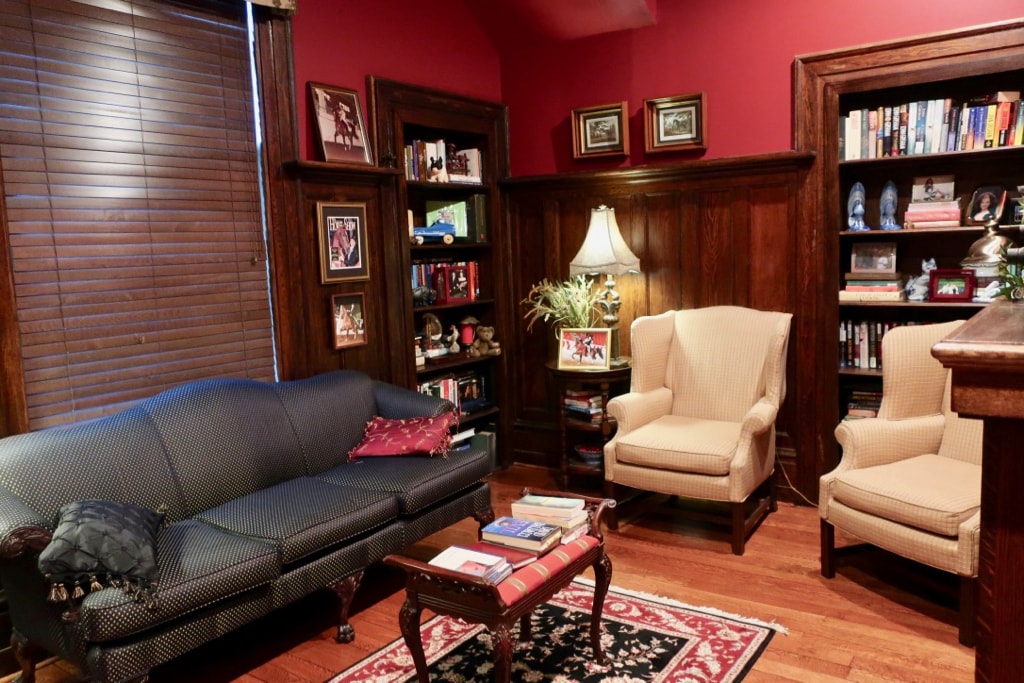 cosy library at Trinkle Mansion bed and breakfast Wytheville va