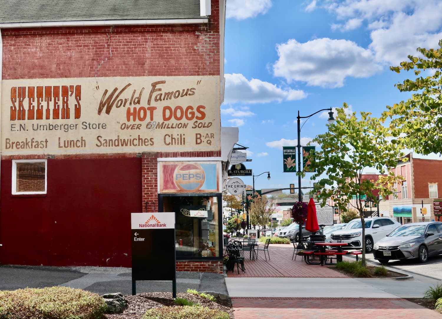 skeeters hot dog sign