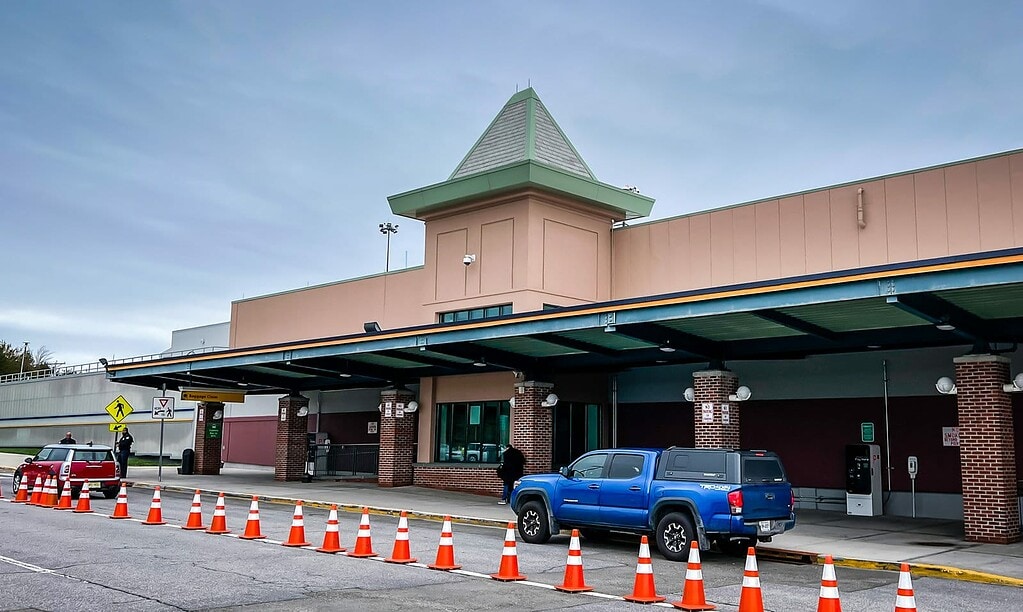 Entrance to New York Stewart International Airport where passengers are dropped off for the NYC to Reykjavik flight.