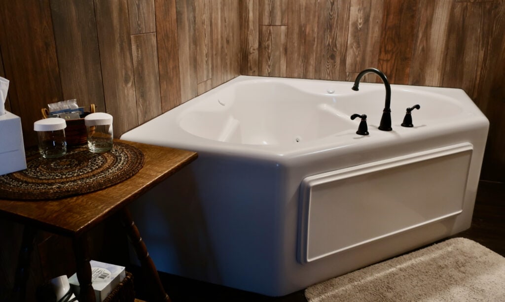 Jetted tub for two in Carriage House Suite Swope Manor Gettysburg 