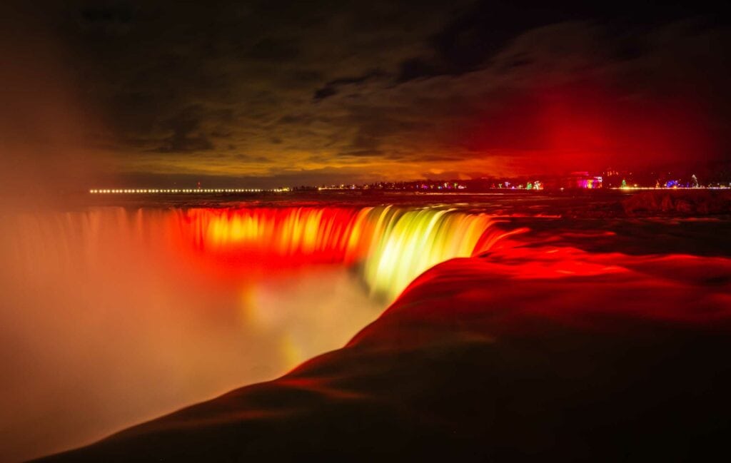 Horseshoe Falls winter lights illumination