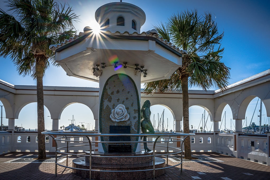 Selena Memorial Statue, “El Mirado de la Flor” 