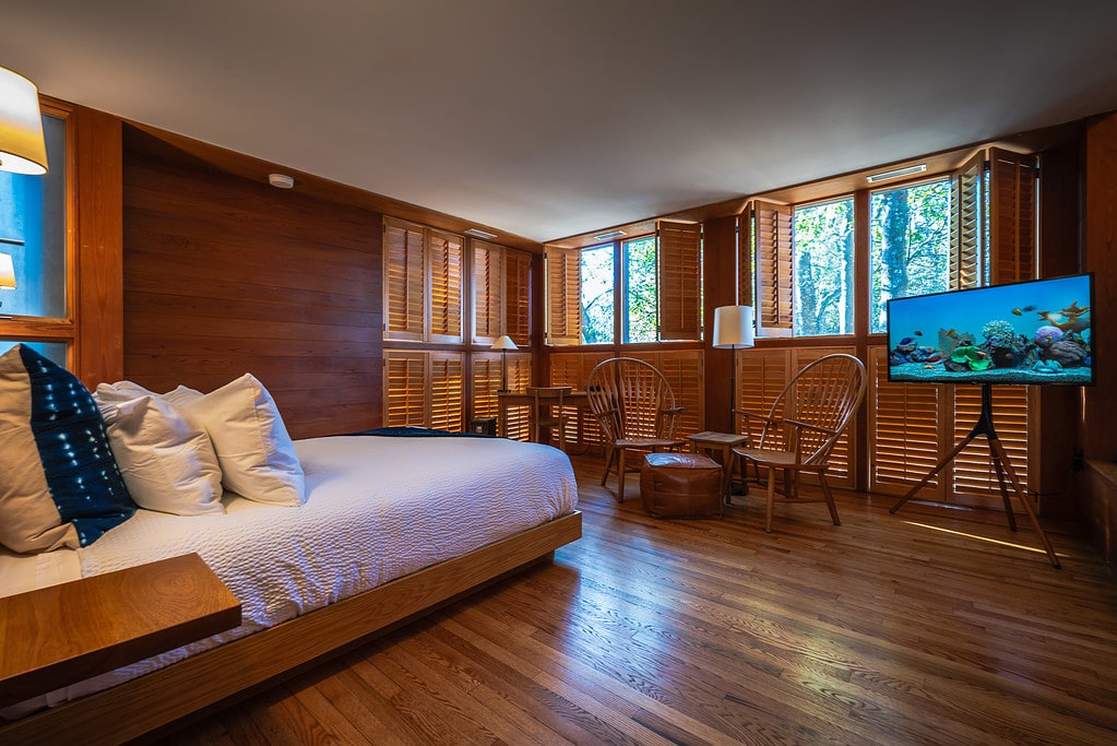 Guest room at Inn at Middleton Place