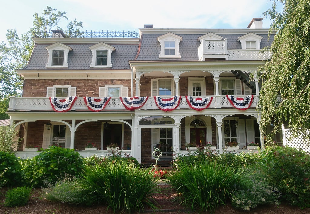 Front view of Woolverton Inn Stockton NJ