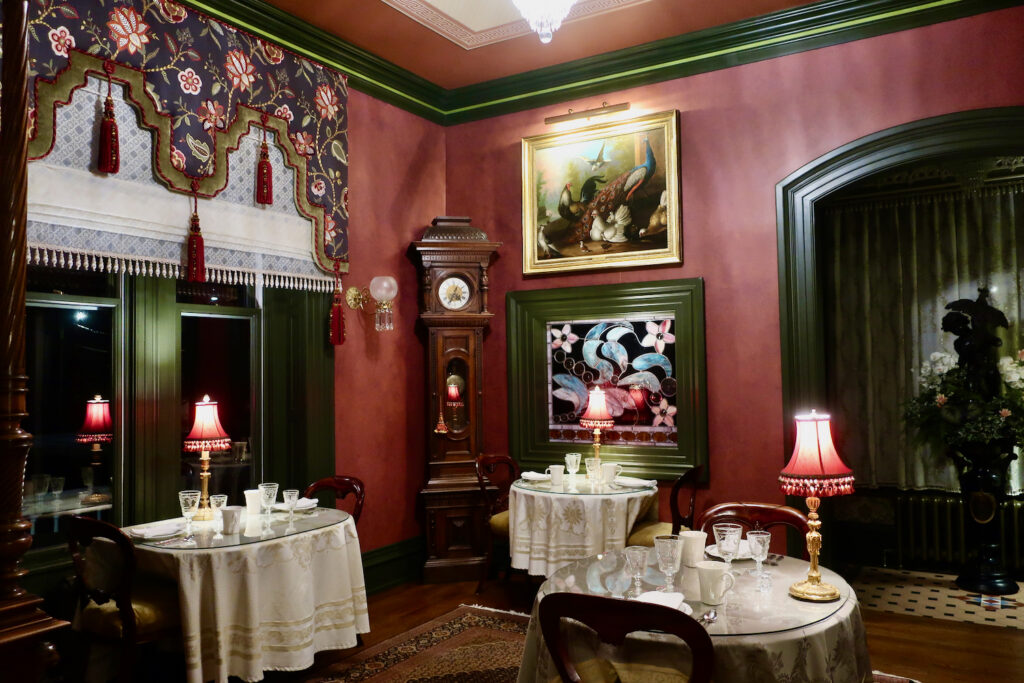 Breakfast room at Silas Robbins House B&B CT