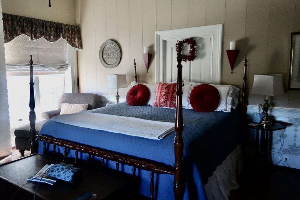 Red Room Heritage Hills BnB