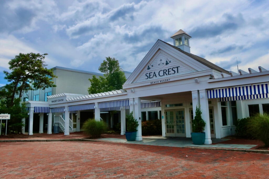 Sea Crest Hotel Falmouth MA entrance