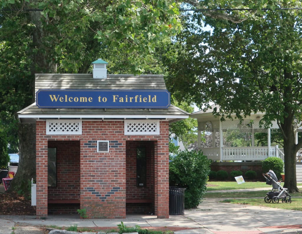 Welcome ot Fairfield CT sign downtown